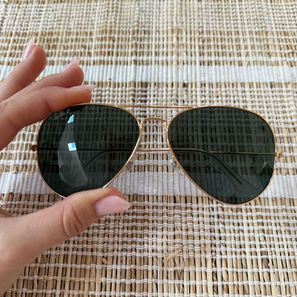 Ray-Ban Unisex Large Gold Metal Frame Aviator Sunglasses Polarized - Picture 2 of 7